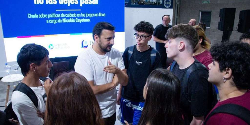 Santalla y 200 jóvenes conversaron sobre la prevención de adicciones en las apuestas&nbsp;online