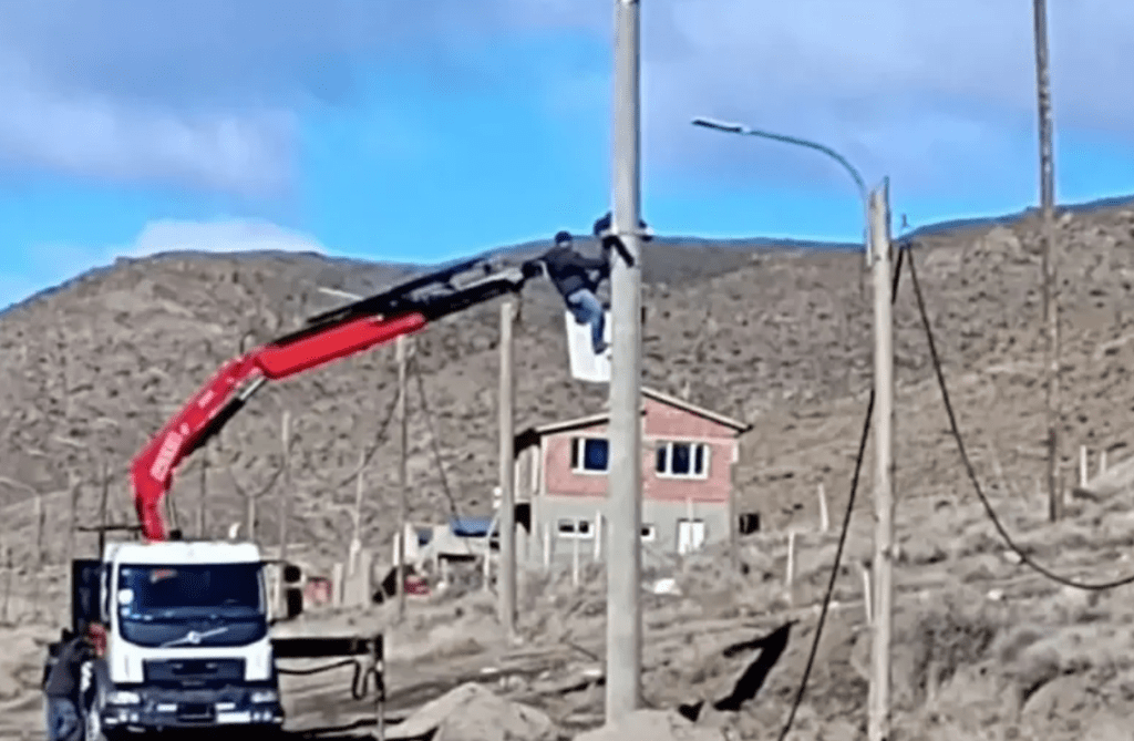 Obras de infraestructura eléctrica beneficiarán a 300 familias&nbsp;rionegrinas