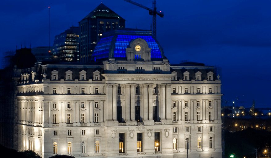 La nueva fachada del ex Centro Cultural Kirchner ya está&nbsp;terminada