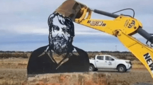 El sindicato de Vialidad se disculpa por dañar el monumento a Osvaldo&nbsp;Bayer