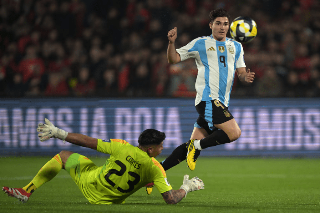 Argentina venció a Chile y se aseguró el primer lugar en las&nbsp;Eliminatorias