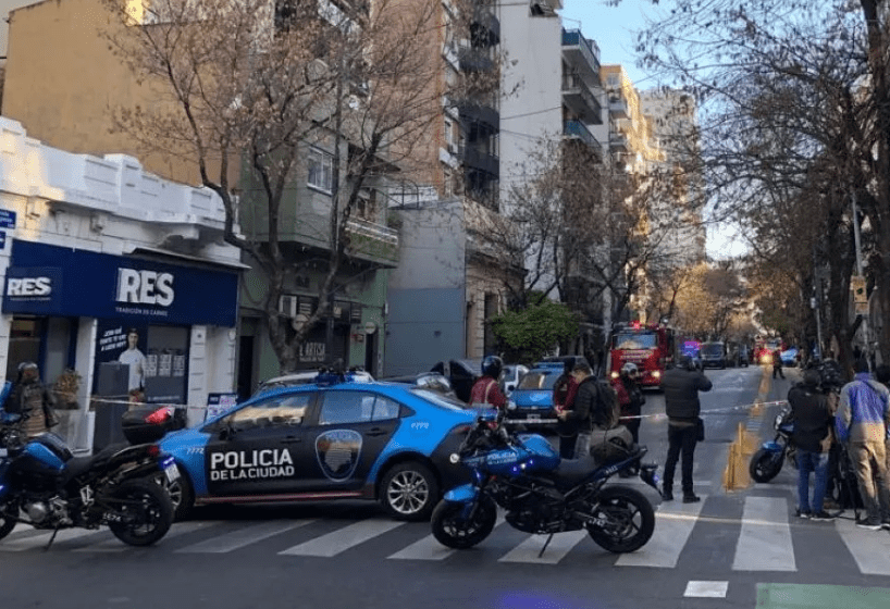 Villa del Parque: la Policía rescató a un hombre que se atrincheró en su&nbsp;departamento