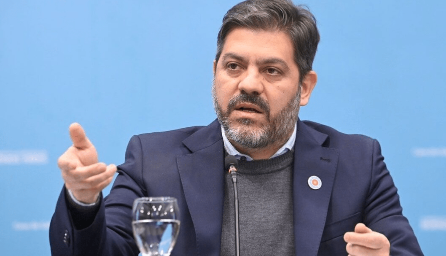 Carlos Bianco: “Seguro está hablando con Toto Caputo para que devuelvan la plata que nos robó&nbsp;Milei”